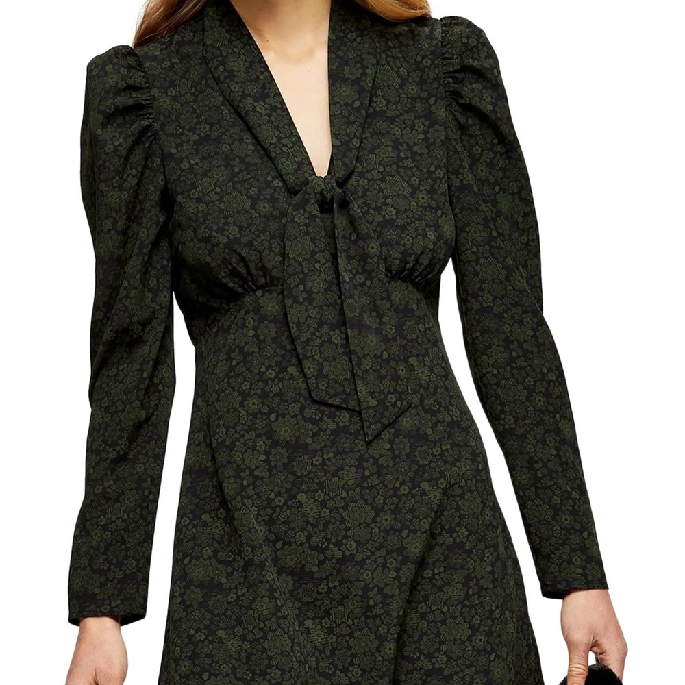 Floral Print Long Sleeve Minidress
TOPSHOP Size 8 - Never worn - Picture 1 of 9